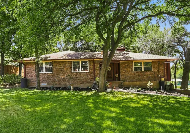 Photo 1 of Sale Pending at 257 Oak St, Highland Village, TX 75077 | MLS# 21369638 | Listing updated on 2026-08-30