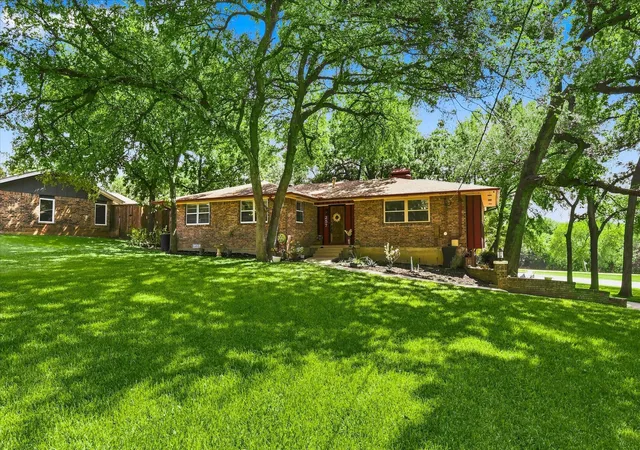 Photo 2 of Sale Pending at 257 Oak St, Highland Village, TX 75077 | MLS# 21369638 | Listing updated on 2026-08-30