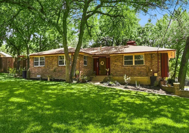 Photo 3 of Sale Pending at 257 Oak St, Highland Village, TX 75077 | MLS# 21369638 | Listing updated on 2026-08-30