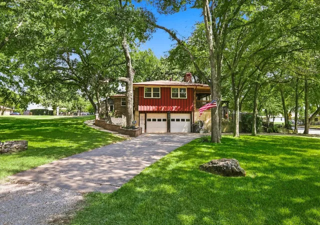 Photo 3 of Sale Pending at 257 Oak St, Highland Village, TX 75077 | MLS# 21369638 | Listing updated on 2026-08-30
