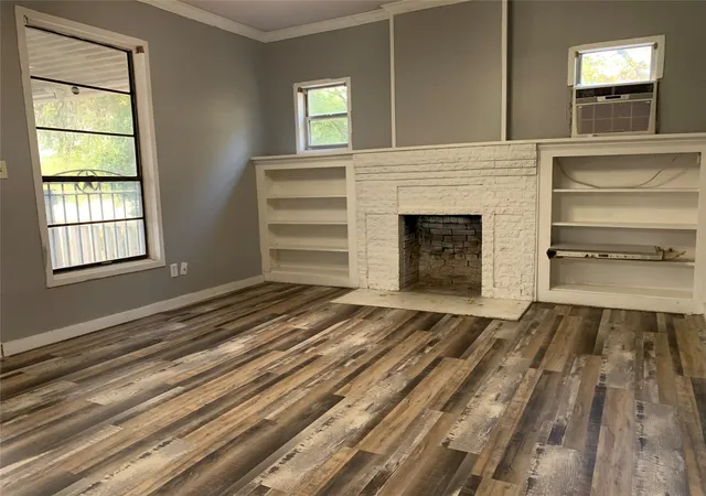 Photo 3 of Single family home for sale at 915 2nd St, Graham, TX 76450 | MLS# 21365409 | Listing updated on 2026-10-02
