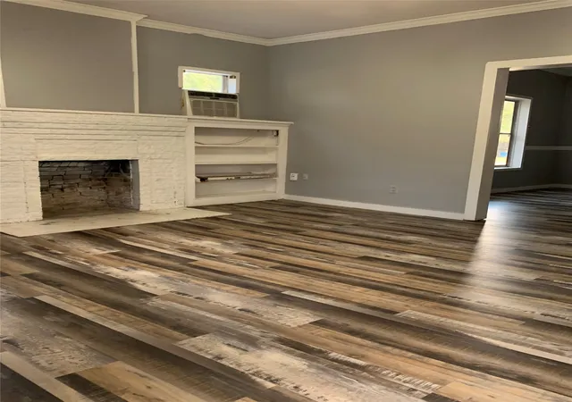 Photo 3 of Single family home for sale at 915 2Nd St, Graham, TX 76450 | MLS# 21365409 | Listing updated on 2026-10-02
