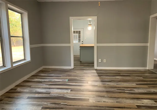 Photo 4 of Single family home for sale at 915 2Nd St, Graham, TX 76450 | MLS# 21365409 | Listing updated on 2026-10-02
