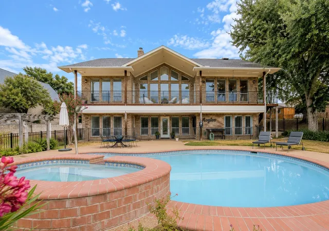 Photo 1 of Single family home for sale at 9210 Ravenswood Rd, Granbury, TX 76049 | MLS# 21367542 | Listing updated on 2026-08-27