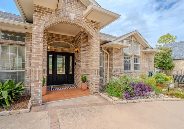 Photo 3 of Single family home for sale at 9210 Ravenswood Rd, Granbury, TX 76049 | MLS# 21367542 | Listing updated on 2026-08-27