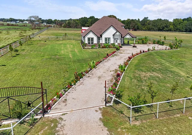 Photo 1 of Single family home for sale at 233 Private Rd #7786, Wills Point, TX 75169 | MLS# 21369645 | Listing updated on 2026-08-26