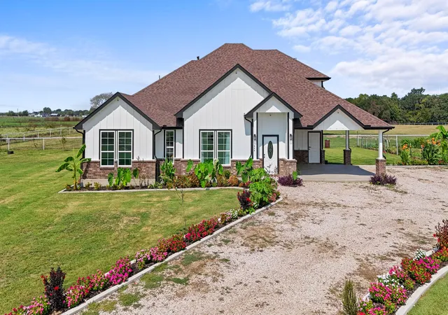 Photo 3 of Single family home for sale at 233 Private Rd #7786, Wills Point, TX 75169 | MLS# 21369645 | Listing updated on 2026-08-26