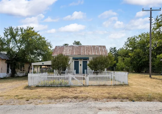 Photo 1 of Single family home for sale at 904 Ave F, Cisco, TX 76437 | MLS# 21369600 | Listing updated on 2026-08-26