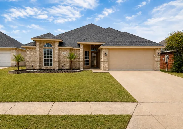 Photo 2 of Single family home for sale at 627 Brenna Rd, Waxahachie, TX 75165 | MLS# 21369718 | Listing updated on 2026-10-07