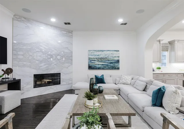 Photo 3 of Single family home for sale at 4118 Fallbrook Dr, Frisco, TX 75033 | MLS# 21369456 | Listing updated on 2026-08-27