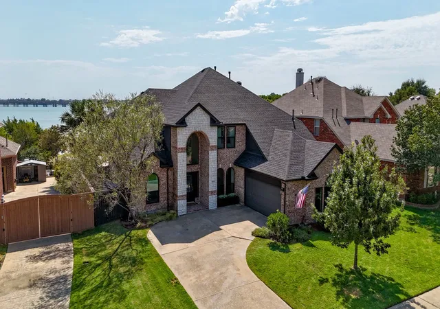 Photo 4 of Single family home for sale at 4016 Stone Haven Dr, Garland, TX 75043 | MLS# 21366202 | Listing updated on 2026-09-26