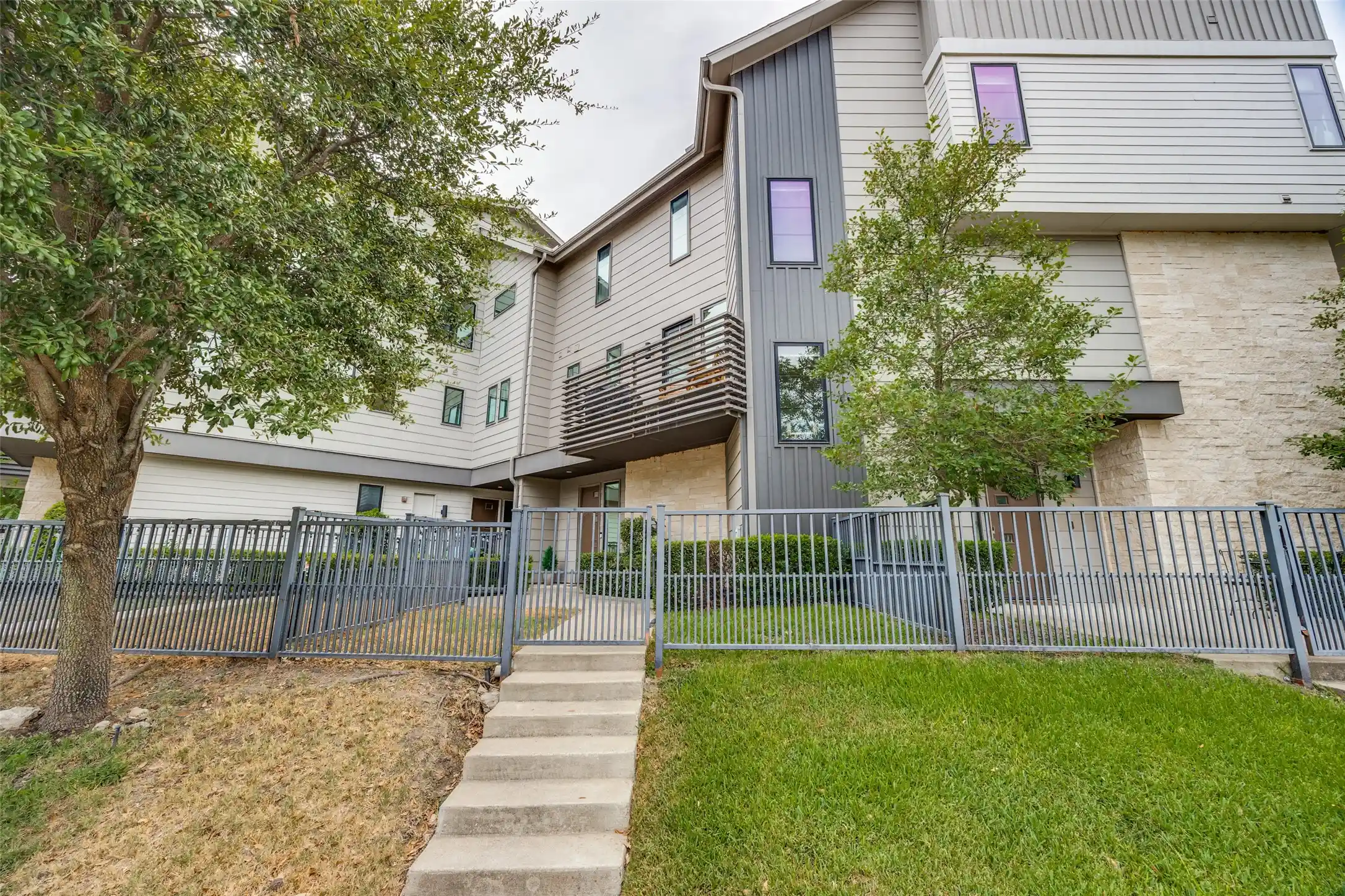 Photo 1 of Sale Pending at 6100 Hudson St #2, Dallas, TX 75206 | MLS# 21368527 | Listing updated on 2026-10-18