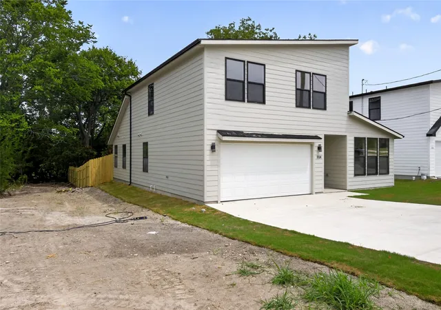 Photo 3 of Single family home for sale at 104 E Miller St, Whitewright, TX 75491 | MLS# 21367779 | Listing updated on 2026-08-26
