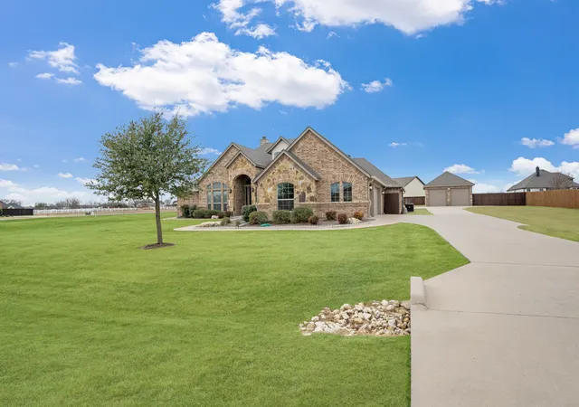 Photo 4 of Single family home for sale at 10909 Chriswood Dr, Crowley, TX 76036 | MLS# 21369785 | Listing updated on 2026-08-26