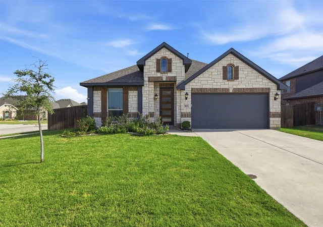 Photo 1 of Single family home for sale at 303 Pineview Ln, Ponder, TX 76259 | MLS# 21369243 | Listing updated on 2026-09-21