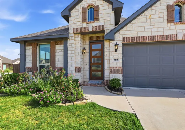 Photo 3 of Single family home for sale at 303 Pineview Ln, Ponder, TX 76259 | MLS# 21369243 | Listing updated on 2026-09-21