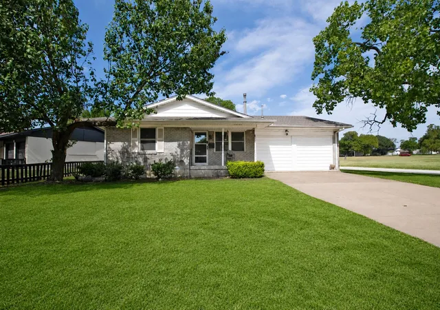 Photo 2 of Single family home for sale at 2701 Judy Dr, Mesquite, TX 75149 | MLS# 21369808 | Listing updated on 2026-08-26
