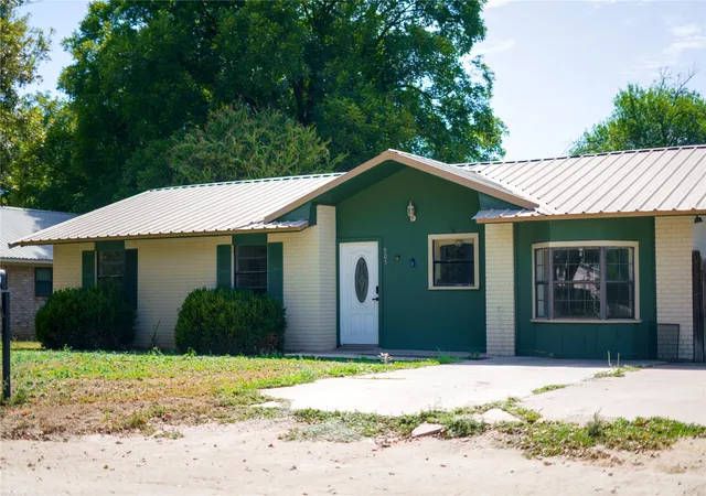 Photo 1 of Single family home for sale at 905 N 9th St, San Saba, TX 76877 | MLS# 21368818 | Listing updated on 2026-08-26