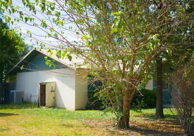 Photo 3 of Single family home for sale at 905 N 9th St, San Saba, TX 76877 | MLS# 21368818 | Listing updated on 2026-08-26