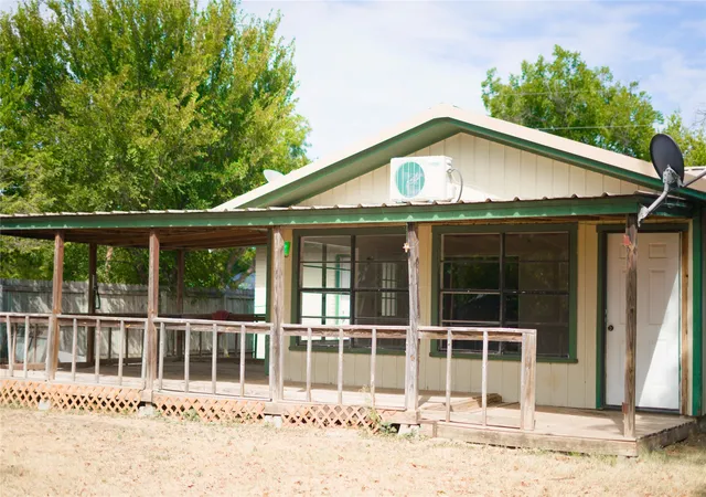 Photo 3 of Single family home for sale at 905 N 9Th St, San Saba, TX 76877 | MLS# 21368818 | Listing updated on 2026-08-26