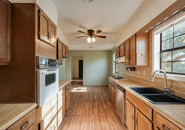 Photo 4 of House for sale at 8154 County Road 4680, Munday, TX 76371 | MLS# 21368293 | Listing updated on 2026-09-28
