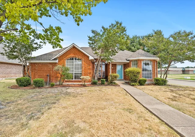 Single family home for sale at 2416 Liles Ln, Mesquite, TX 75181 | MLS# 21369851