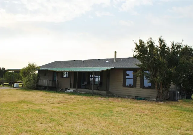Photo 3 of House for sale at 601 Hwy 588, Comanche, TX 76442 | MLS# 21368797 | Listing updated on 2026-09-25