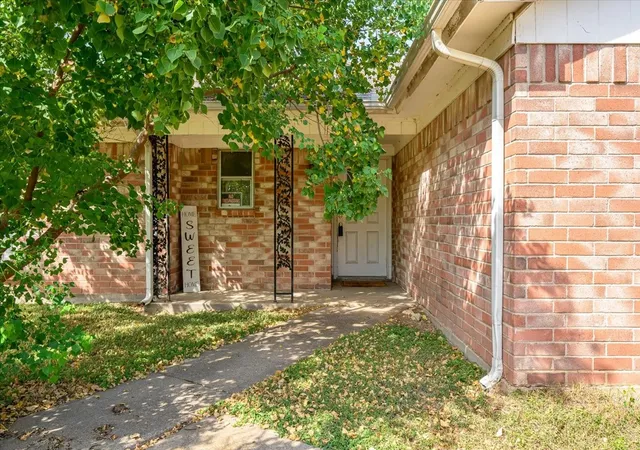 Photo 1 of Single family home for sale at 4000 Mountain Vista Dr, Granbury, TX 76048 | MLS# 21368362 | Listing updated on 2026-08-26