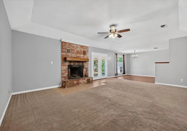 Photo 4 of Single family home for sale at 4000 Mountain Vista Dr, Granbury, TX 76048 | MLS# 21368362 | Listing updated on 2026-08-26