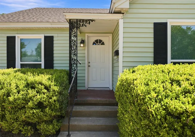 Photo 2 of Single family home for sale at 711 N 35th St, Waco, TX 76710 | MLS# 21368834 | Listing updated on 2026-09-25