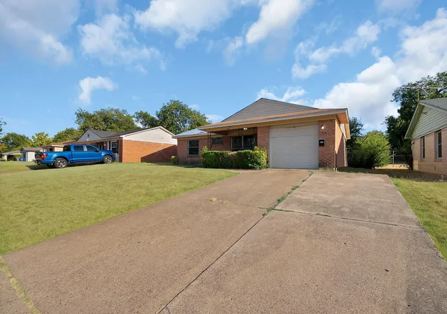 Photo 3 of Sale Pending at 840 Clearwood Dr, Dallas, TX 75232 | MLS# 21369924 | Listing updated on 2026-10-05