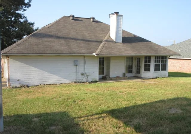 Photo 2 of Single family home for sale at 7813 Mary Ann Cir, Shreveport, LA 71107 | MLS# 21369921 | Listing updated on 2026-08-26