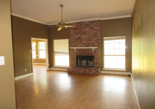 Photo 3 of Single family home for sale at 7813 Mary Ann Cir, Shreveport, LA 71107 | MLS# 21369921 | Listing updated on 2026-08-26