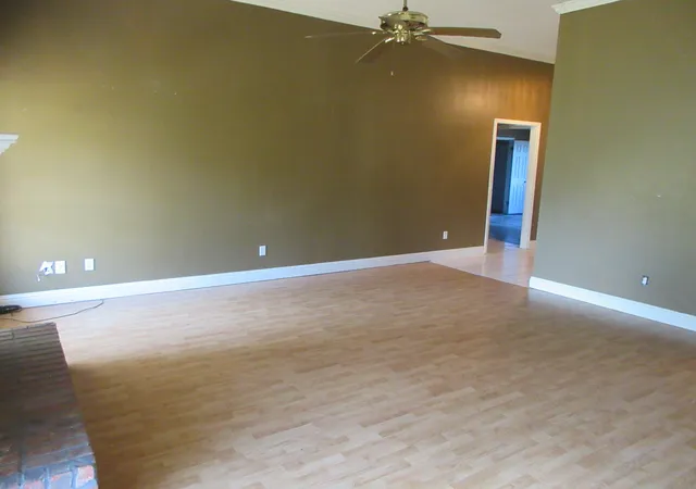 Photo 3 of Single family home for sale at 7813 Mary Ann Cir, Shreveport, LA 71107 | MLS# 21369921 | Listing updated on 2026-08-26