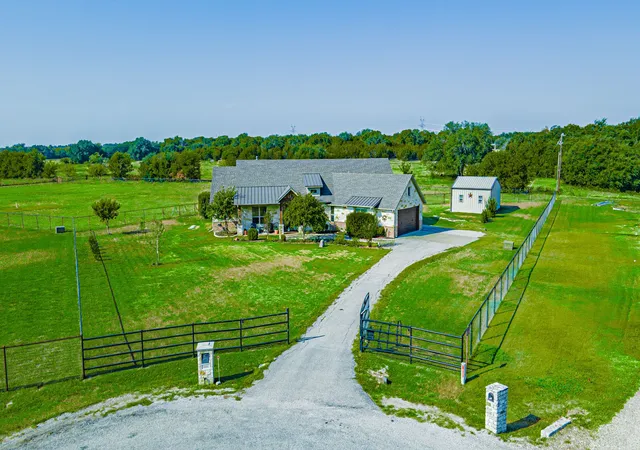 Photo 1 of Single family home for sale at 3609 Farm Land Ct, Granbury, TX 76048 | MLS# 21369773 | Listing updated on 2026-08-28
