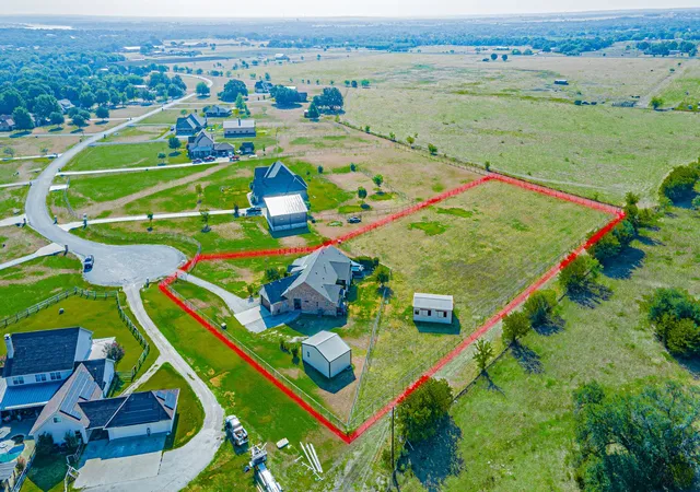 Photo 3 of Single family home for sale at 3609 Farm Land Ct, Granbury, TX 76048 | MLS# 21369773 | Listing updated on 2026-08-28