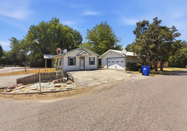 Photo 2 of Single family home for sale at 97 Heddingham Dr, Gordonville, TX 76245 | MLS# 21369909 | Listing updated on 2026-08-26