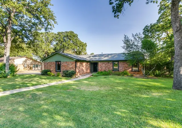 Photo 1 of Sale Pending at 409 Brian Dr, Keller, TX 76248 | MLS# 21369936 | Listing updated on 2026-09-28