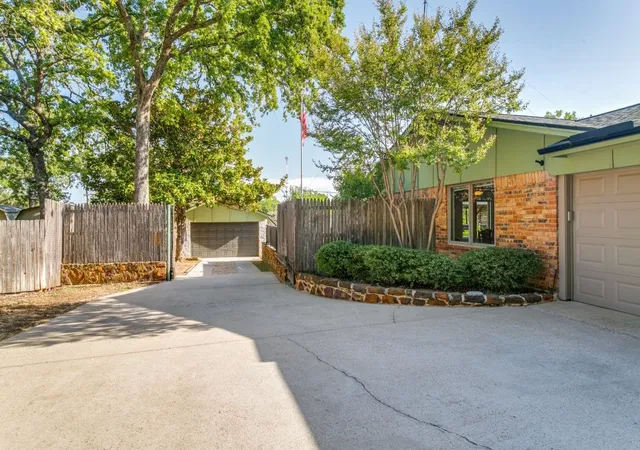 Photo 3 of Sale Pending at 409 Brian Dr, Keller, TX 76248 | MLS# 21369936 | Listing updated on 2026-09-28