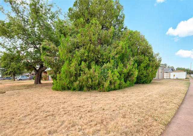 Photo 2 of Single family home for sale at 2168 Westview Dr, Abilene, TX 79603 | MLS# 21369956 | Listing updated on 2026-08-26