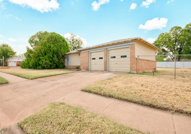 Photo 3 of Single family home for sale at 2168 Westview Dr, Abilene, TX 79603 | MLS# 21369956 | Listing updated on 2026-08-26