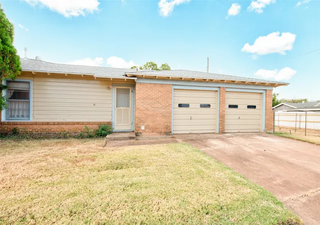 Photo 3 of Single family home for sale at 2168 Westview Dr, Abilene, TX 79603 | MLS# 21369956 | Listing updated on 2026-08-26
