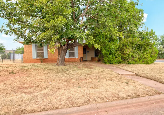 Photo 4 of Single family home for sale at 2168 Westview Dr, Abilene, TX 79603 | MLS# 21369956 | Listing updated on 2026-08-26