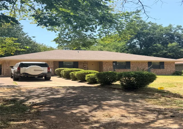 Photo 1 of Single family home for sale at 2125 Graham St, Paris, TX 75460 | MLS# 21370004 | Listing updated on 2026-08-27