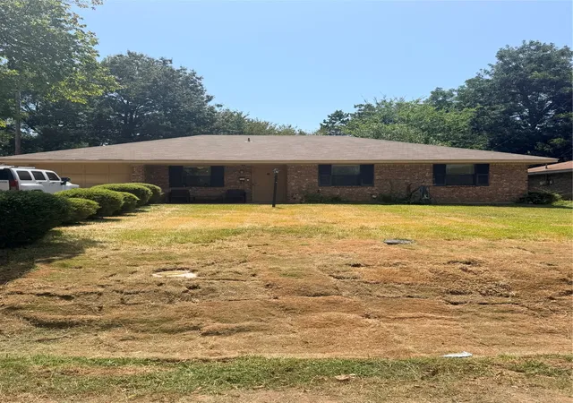 Photo 3 of Single family home for sale at 2125 Graham St, Paris, TX 75460 | MLS# 21370004 | Listing updated on 2026-08-27