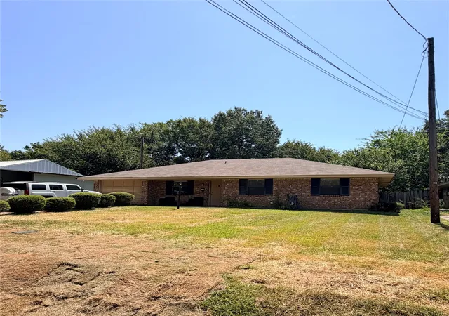 Photo 3 of Single family home for sale at 2125 Graham St, Paris, TX 75460 | MLS# 21370004 | Listing updated on 2026-08-27