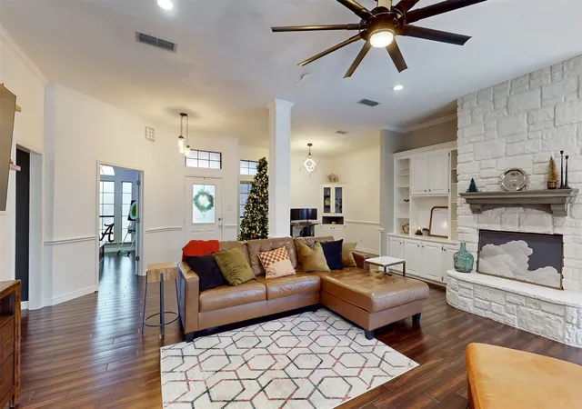 Photo 4 of Single family home for sale at 432 Shelby Dr, Burleson, TX 76028 | MLS# 21369191 | Listing updated on 2026-08-31