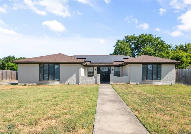 Photo 1 of Single family home for sale at 108 Haywood Dr, Benbrook, TX 76126 | MLS# 21370009 | Listing updated on 2026-08-26