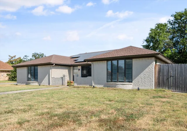 Photo 2 of Single family home for sale at 108 Haywood Dr, Benbrook, TX 76126 | MLS# 21370009 | Listing updated on 2026-08-26