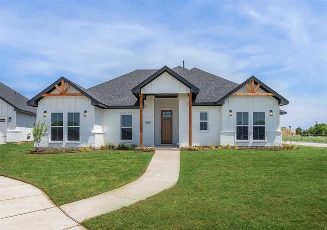 Photo 1 of Single family home for sale at 200 Cliff Ct, Godley, TX 76044 | MLS# 21368349 | Listing updated on 2026-09-01